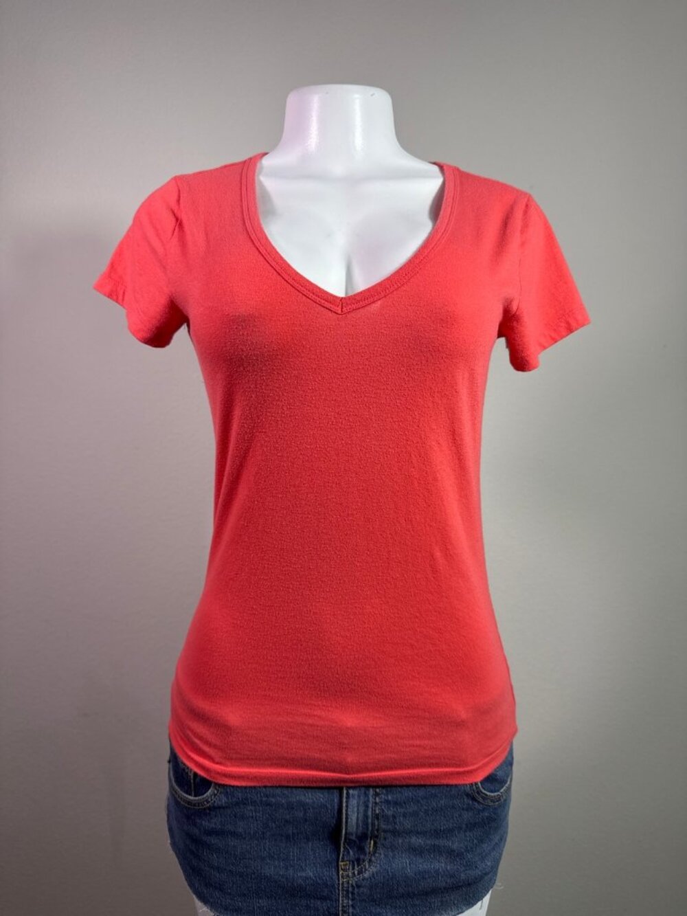 Victoria's Secret Coral V-Neck T-Shirt – Women's Used Clothing